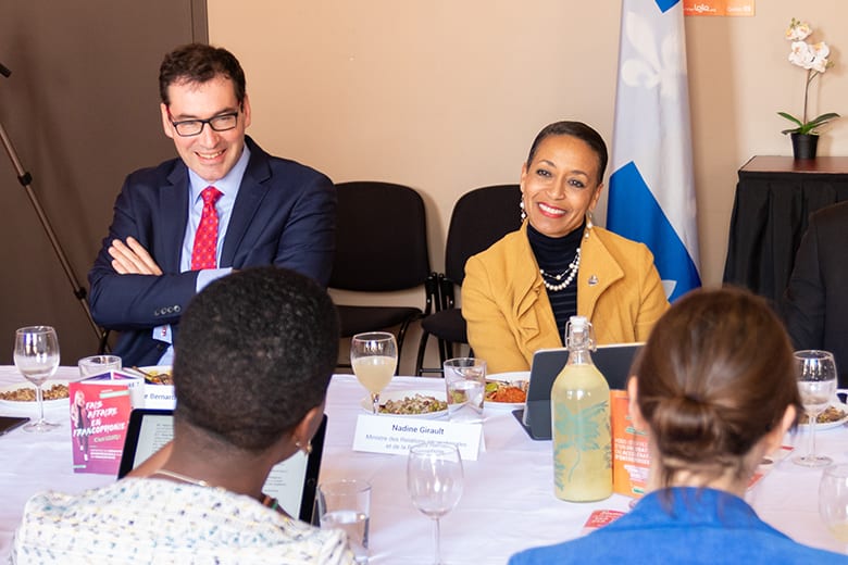 La ministre Nadine Girault et le PDG de LOJIQ lors de la table ronde sur l'entrepreneuriat féminin