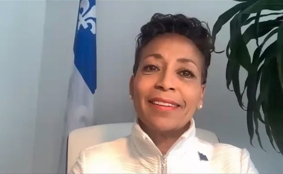Conférence de presse de Nadine Girault Sortir de la crise en appuyant notre action internationale