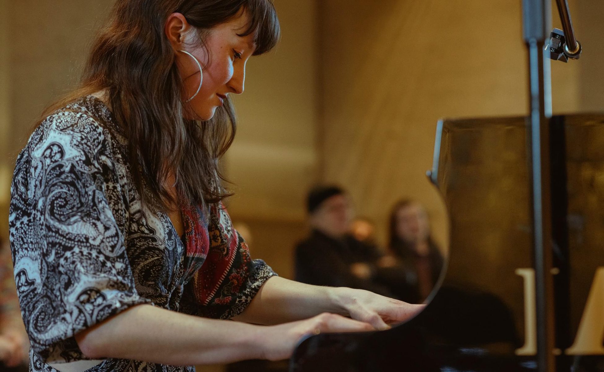 Ariane Racicot, lauréate du prix LOJIQ-ROSEQ 2023 résonne dans l’est du ...